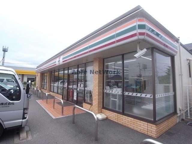 コンビニ　セブンイレブン大垣島里1丁目店（コンビニ）まで779m