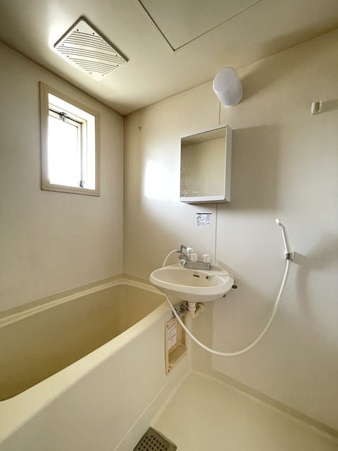 バス・シャワールーム　※別部屋参考写真