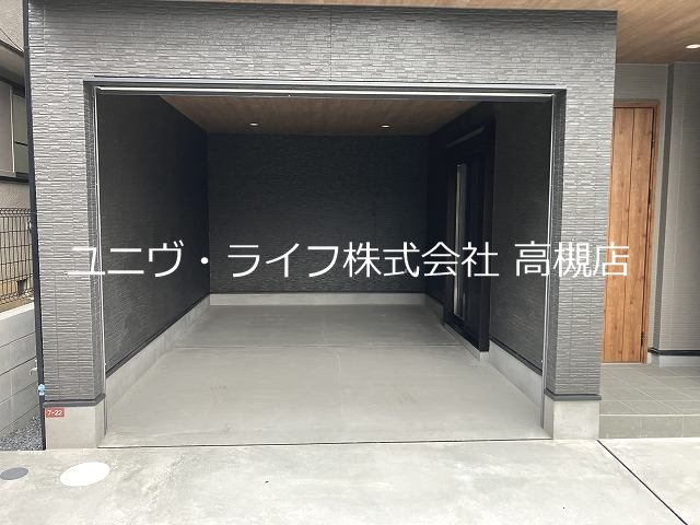 駐車場　ビルトインガレージ（電動シャッター付）
