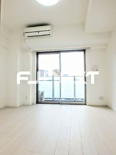 1K Mansion in Minato, Tokyo — photo 3 of 3