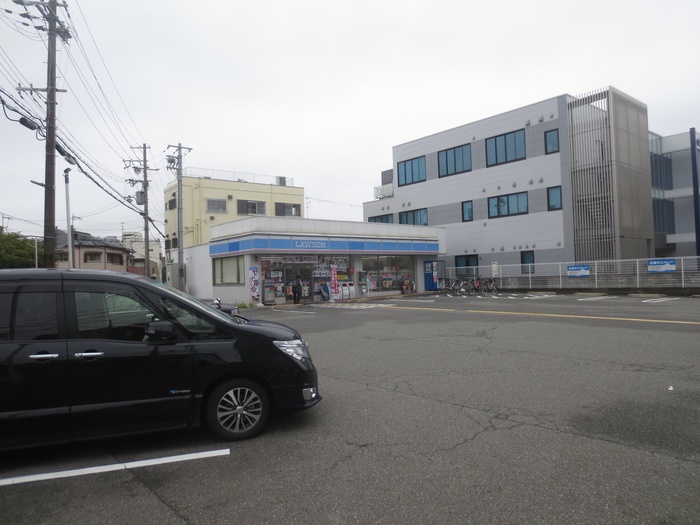 コンビニ　ローソン（コンビニ）まで850m