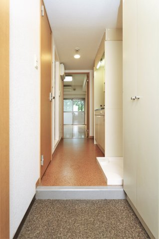 玄関　参考写真（同物件別部屋）