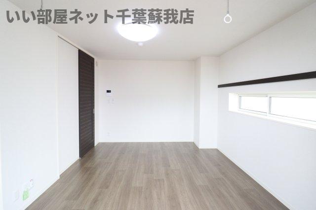 居室・リビング　こちらのリビングで趣味の時間をお楽しみください