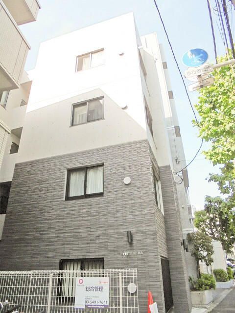 建物外観　鉄筋コンクリート造・総戸数は8戸です。