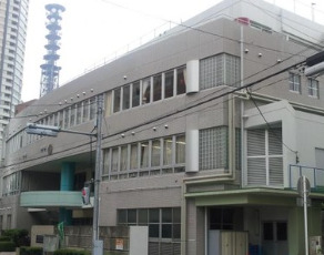 小学校　新宿区立牛込仲之小学校（小学校）まで728m