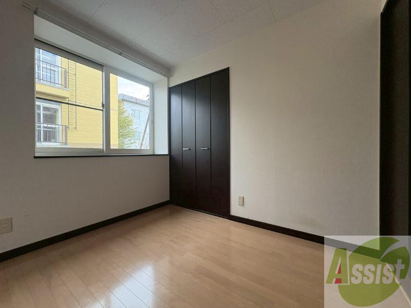 その他部屋・スペース　こちらのお部屋は光が差し込む、温かみのあるお部屋です。