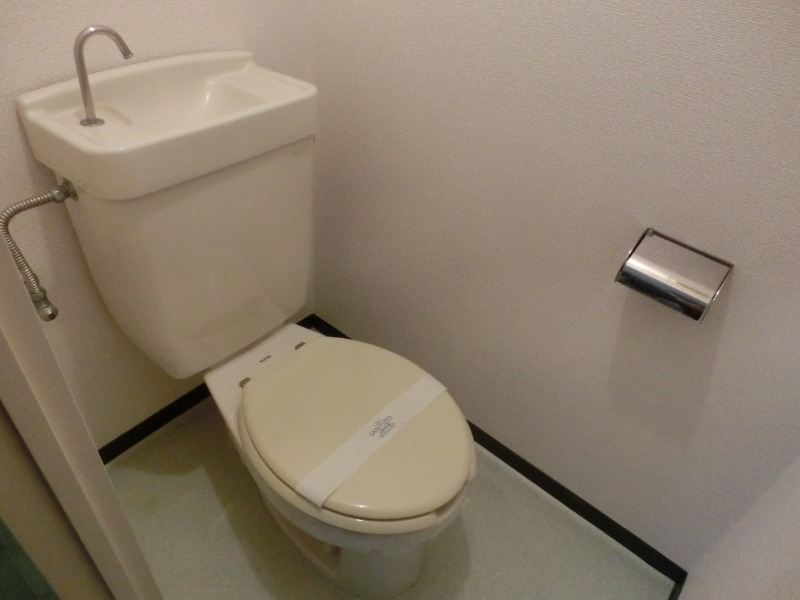 トイレ　※同建物参考写真