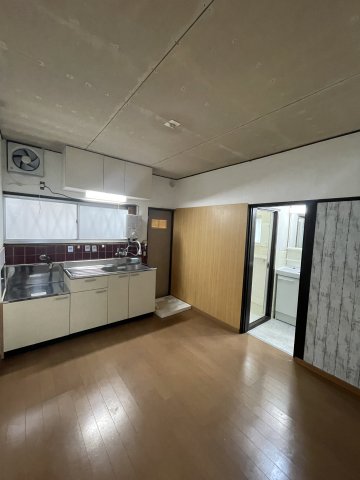 長尾町2丁目貸家の居間写真