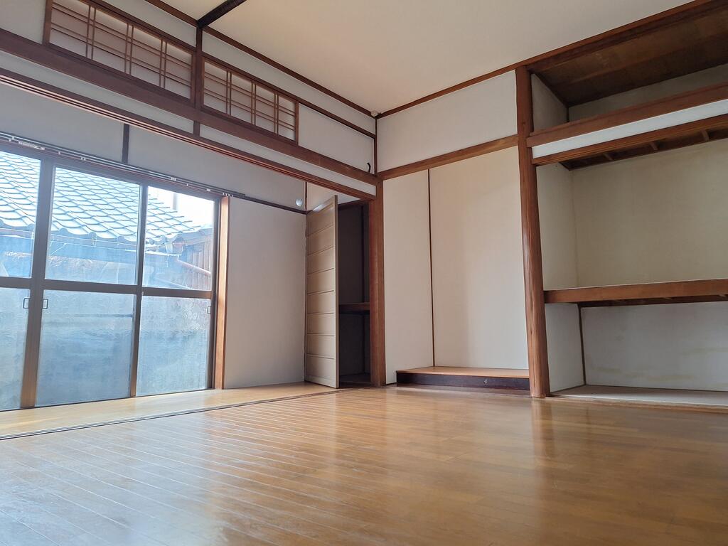 竪林町貸戸建の居間写真
