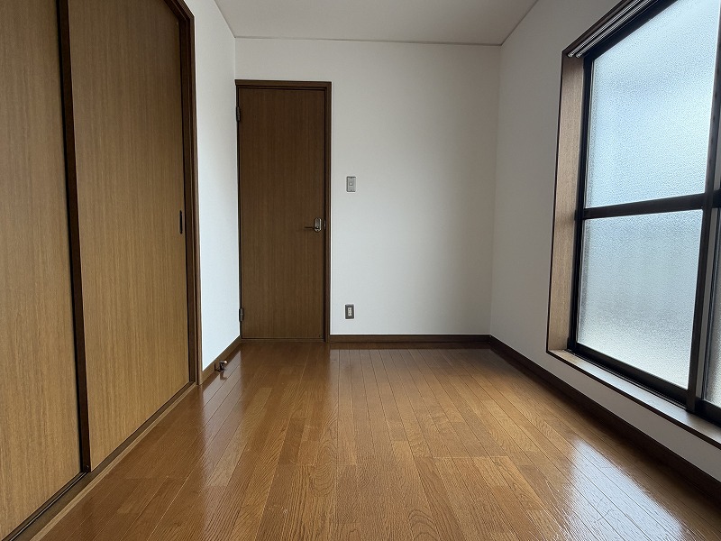 北花山西ノ野町貸家の居間写真