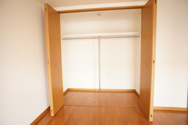 収納　大きなクローゼット付き。大切なお洋服をたくさん収納できます。