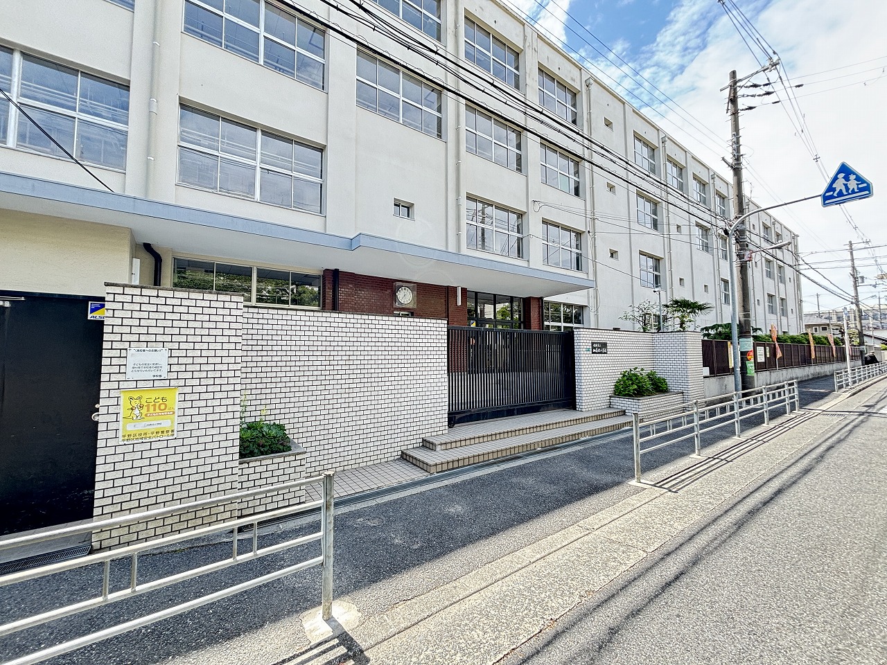 小学校　大阪市立加美北小学校（小学校）まで596m