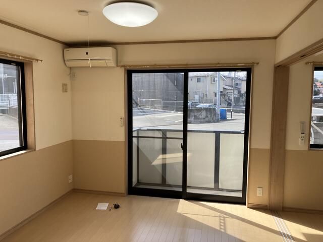 サニープレイス八乙女の居間写真