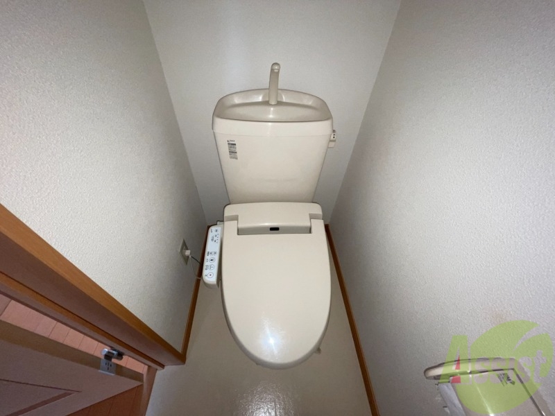 トイレ　こちらはトイレです。清潔感があり、安心して使用できます。