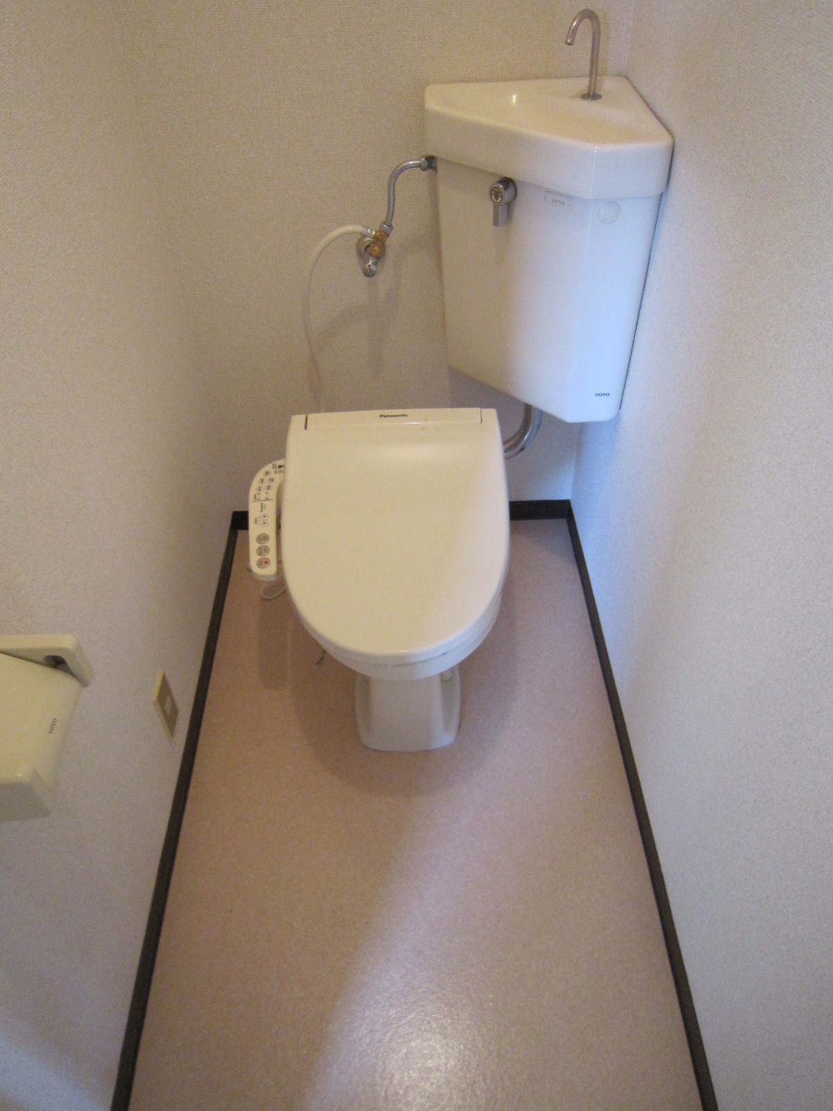 トイレ　温水洗浄便座付き