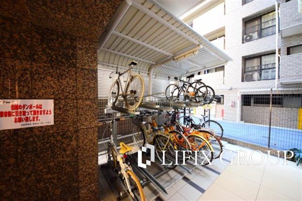 ブルーライン 伊勢佐木長者町駅 徒歩1分 10階建 築13年の外観写真