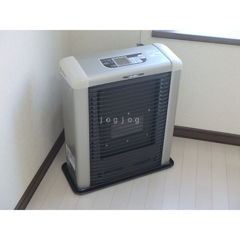 その他設備　冬はあったか石油ストーブです。