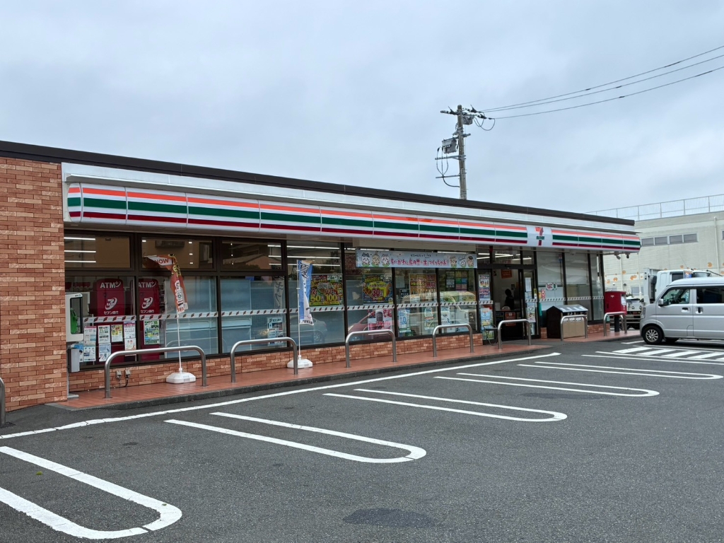 コンビニ　セブンイレブン厚木戸室１丁目店（コンビニ）まで124m