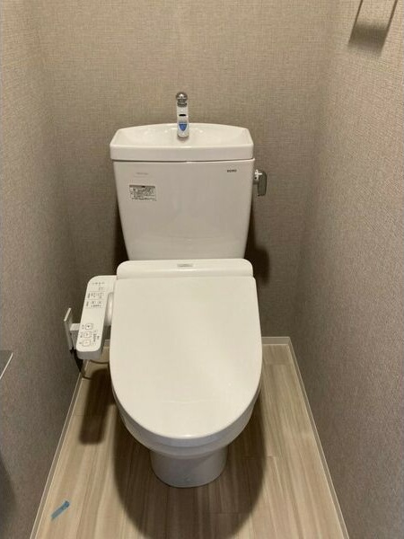 地下鉄鶴舞線 浅間町駅 徒歩4分 15階建 築6年のトイレ写真