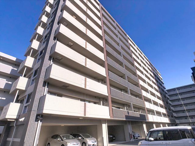 ロイヤルステージ吉塚の外観写真