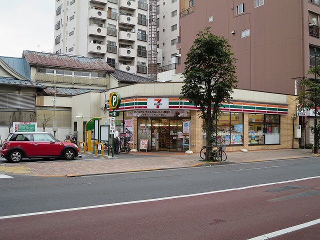 コンビニ　セブンイレブン台東下谷３丁目店（コンビニ）まで196m
