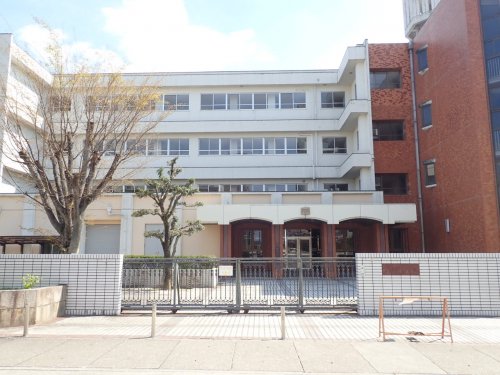 中学校　香流中学校（中学校）まで1399m
