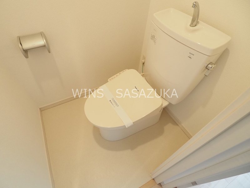 京王新線 幡ケ谷駅 徒歩7分 8階建 築19年のトイレ写真