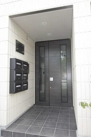 エントランス　オートロック完備です。