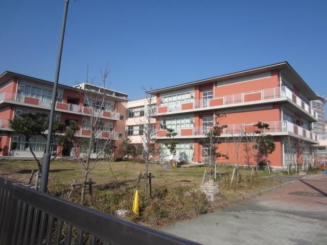 小学校　高洲北小学校（小学校）まで350m