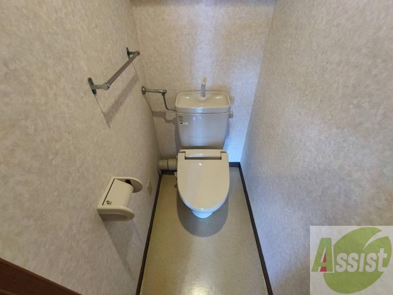 トイレ　こちらはトイレです。清潔感があり、安心して使用できます。
