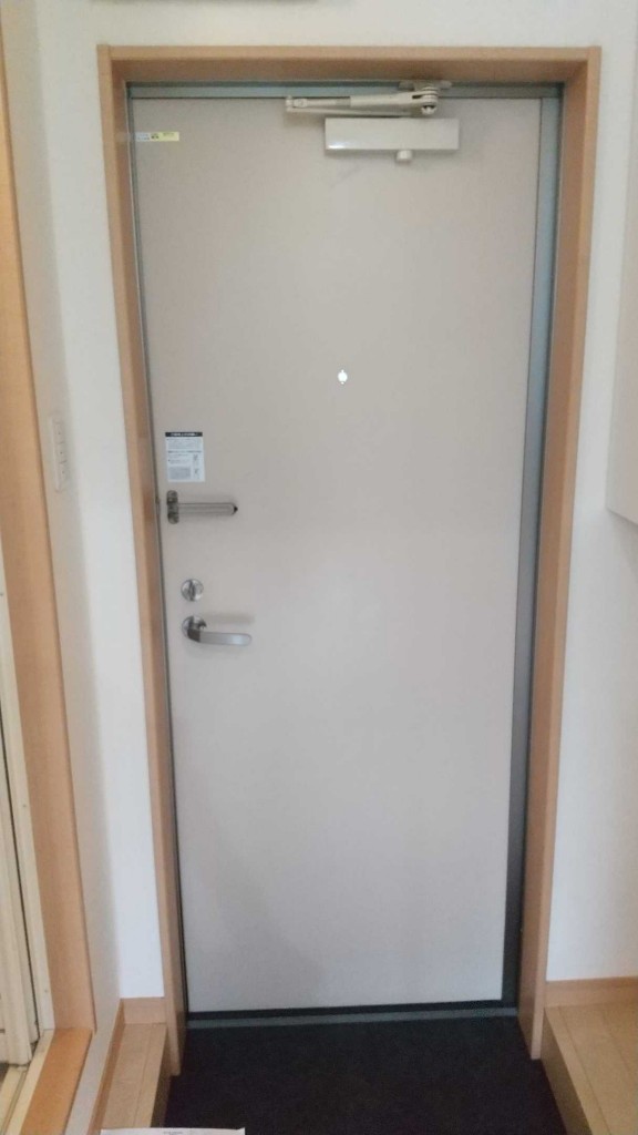玄関　※写真は別部屋の参考写真です。