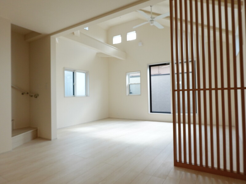 BLOOMING MAISON 高座郡寒川町倉見の居間写真