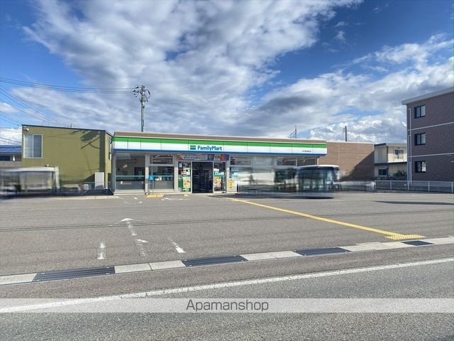 コンビニ　ファミリーマート米子警察署前店（コンビニ）まで202m