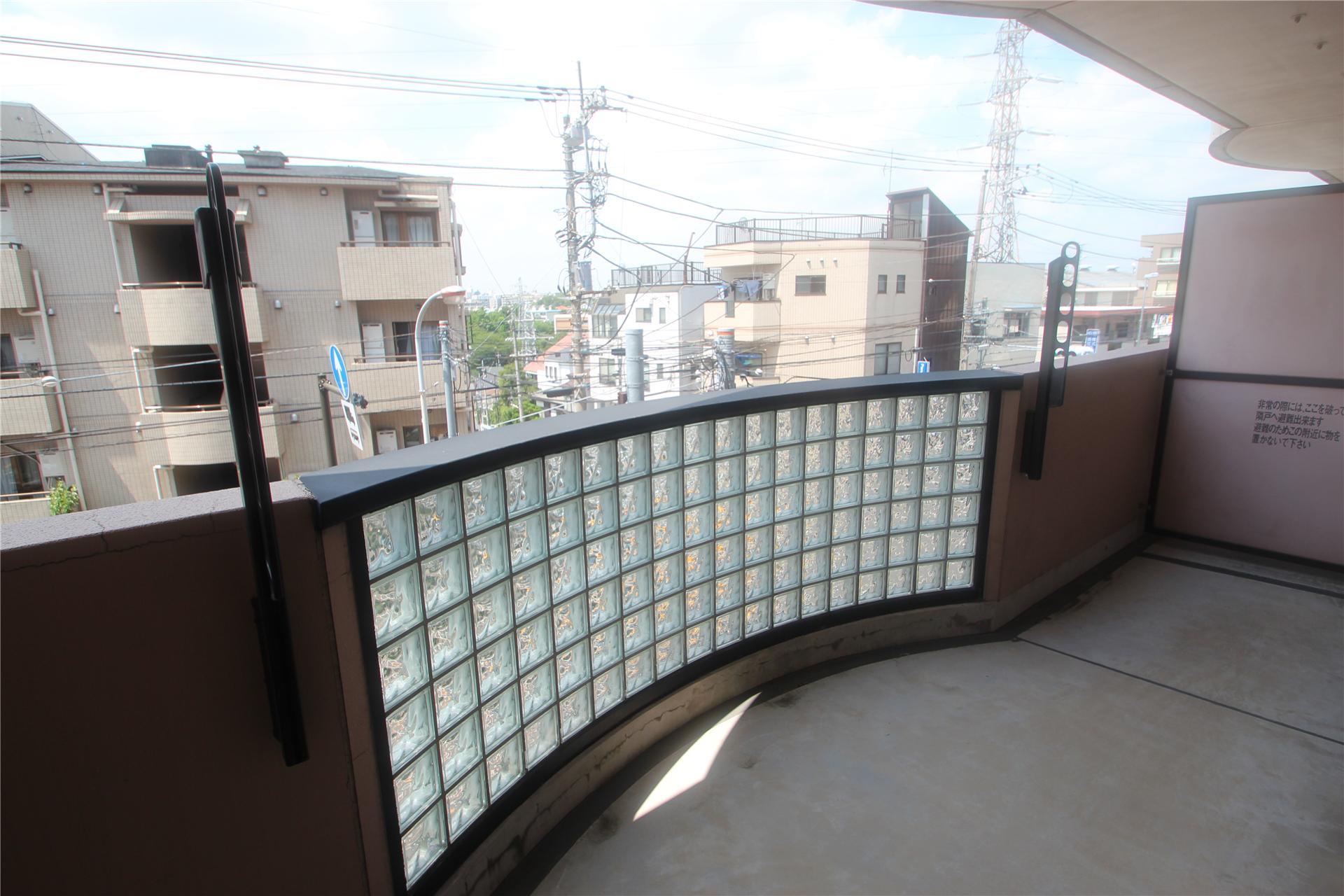 バルコニー　同建物おなじ間取りの別部屋のお写真です