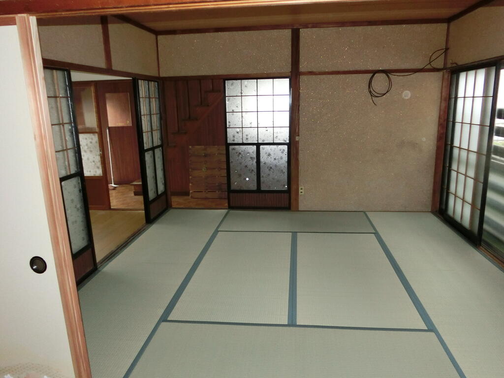 居室・リビング　居間８帖