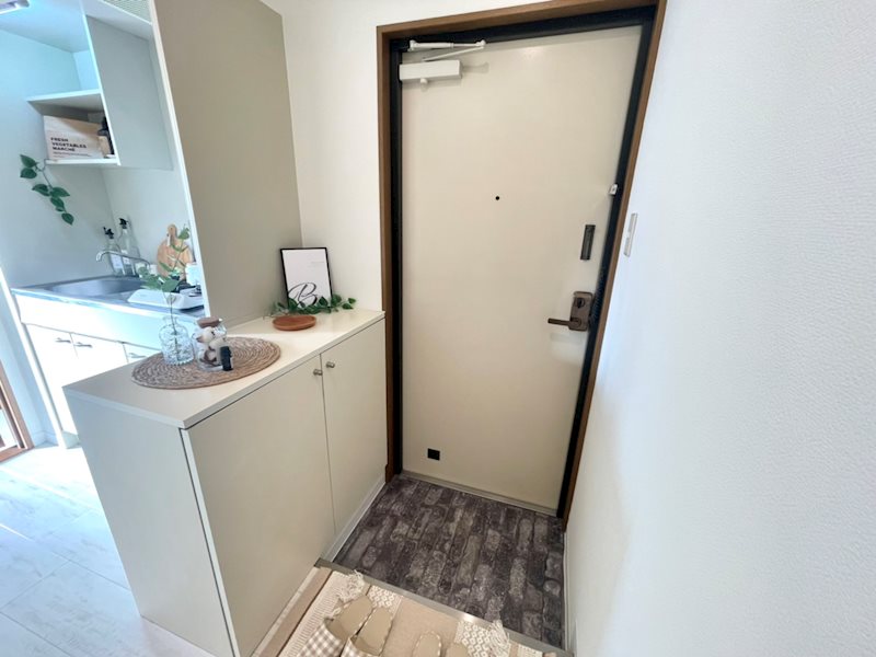 玄関　別号室・参考写真（実際のお部屋とは異なります）