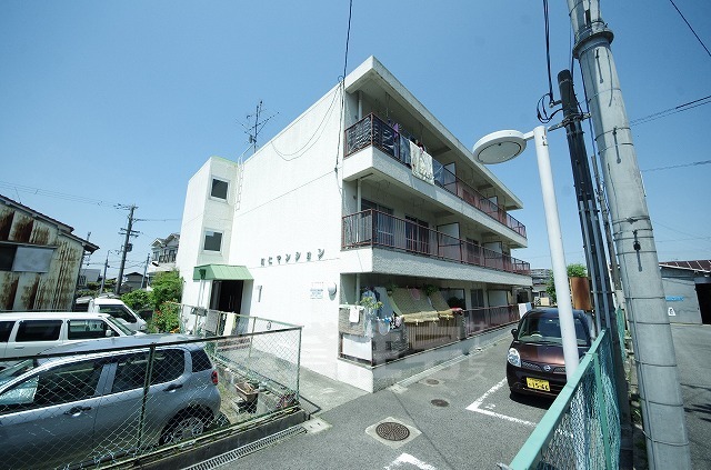 東大阪市上六万寺町のマンションの建物外観