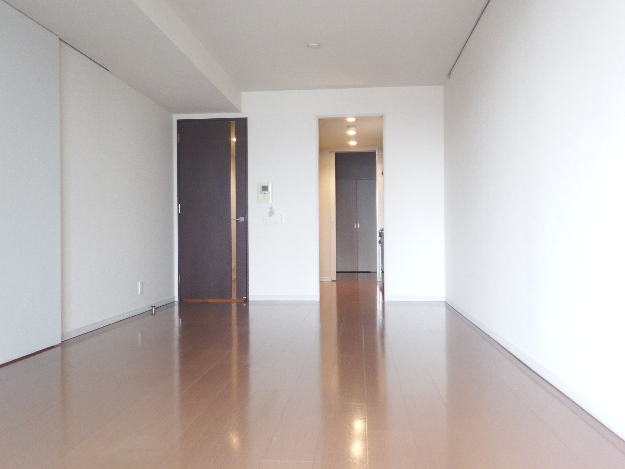 居室・リビング　LDK15.6帖　南向きの明るいお部屋です。