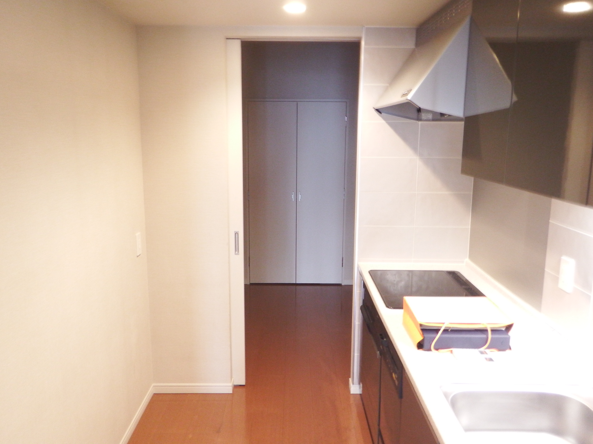 キッチン　キッチン3.5帖　IH３口、グリル付き、