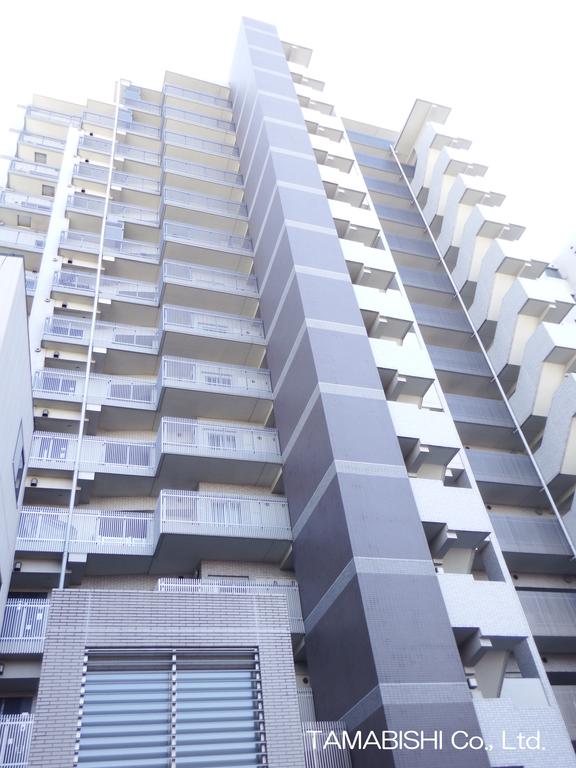 建物外観　タイル張り外壁