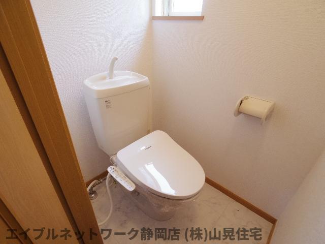 トイレ　清潔感のあるトイレです