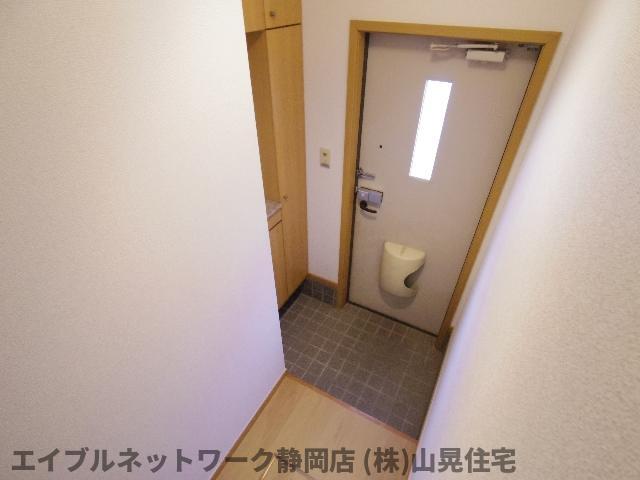 玄関　収納もある玄関です