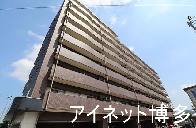 福岡市博多区大字板付のマンションの建物外観