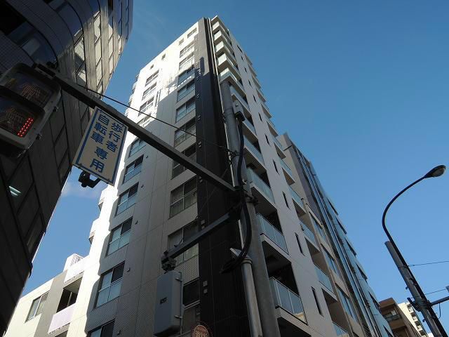 新宿区信濃町のマンションの建物外観