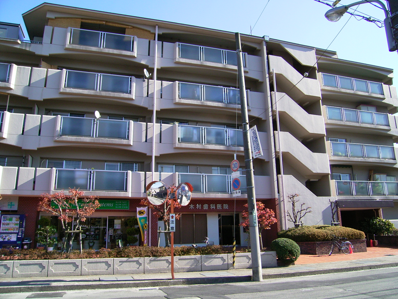 三島郡島本町広瀬のマンションの建物外観