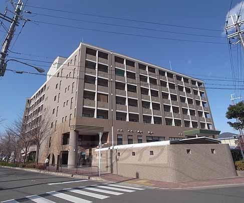 京都市右京区太秦上ノ段町のマンションの建物外観