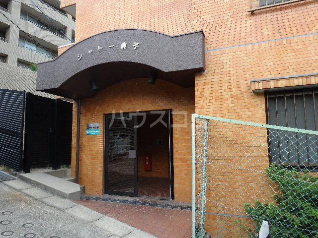 【名古屋市千種区鹿子町のマンションのエントランス】