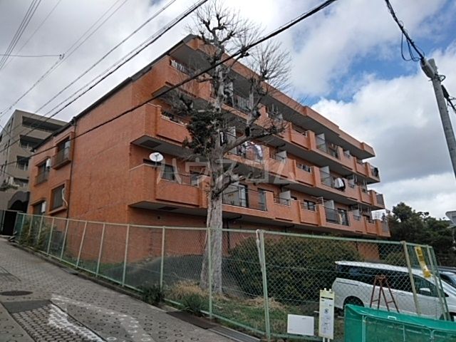 名古屋市千種区鹿子町のマンションの建物外観