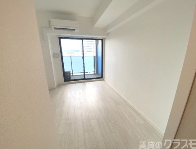居室・リビング　清潔感溢れる一部屋です。