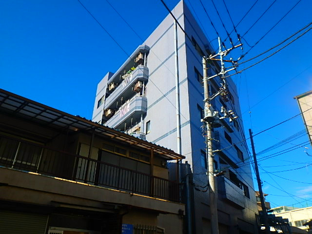 墨田区立花のマンションの建物外観